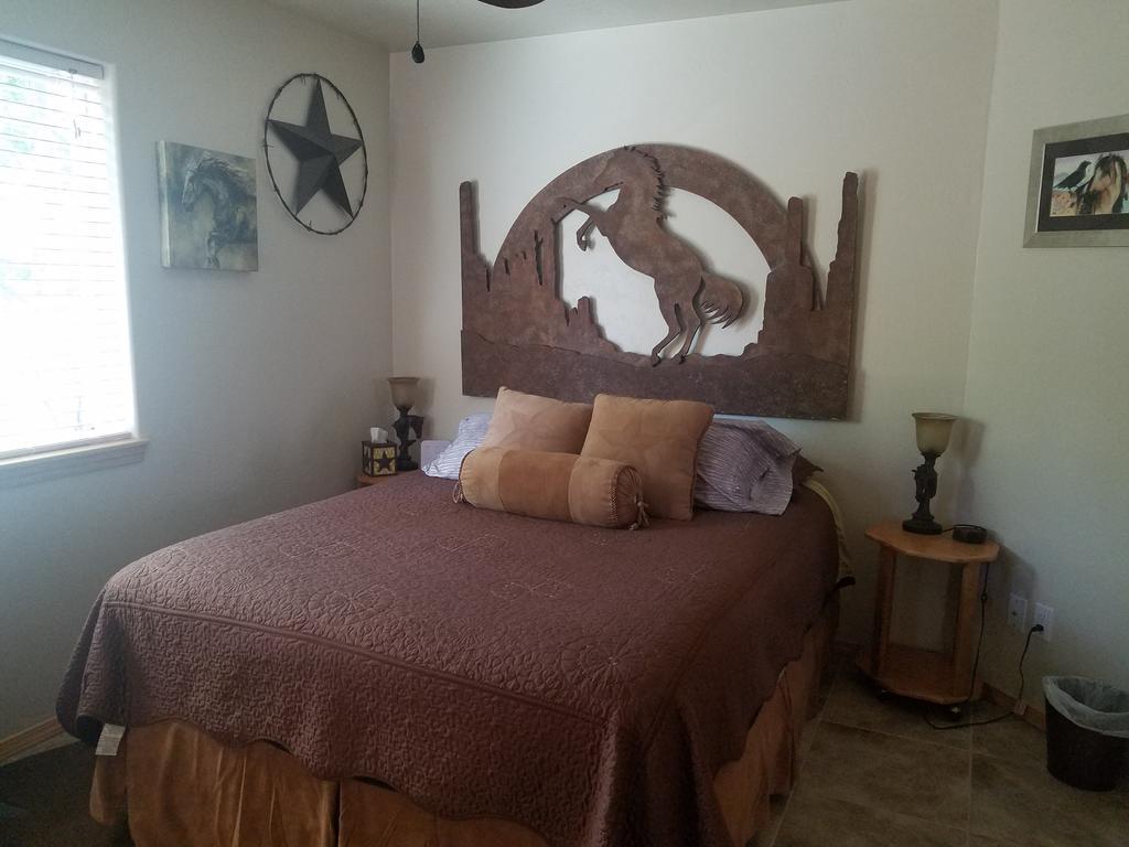 Grizzly Roadhouse Bed And Breakfast Кортес Экстерьер фото