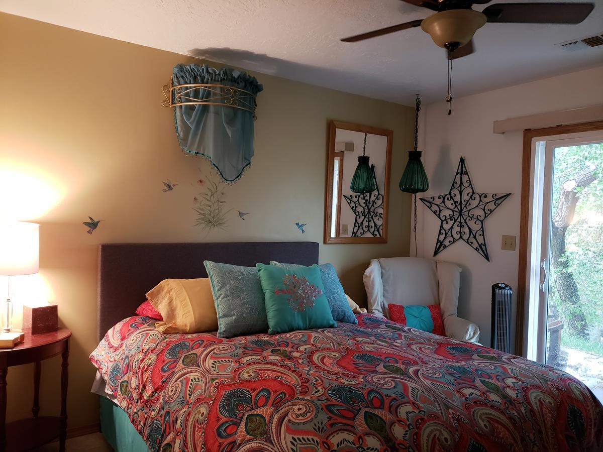 Grizzly Roadhouse Bed And Breakfast Кортес Экстерьер фото